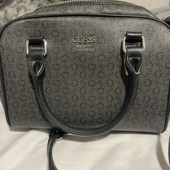 Guess bag - Picture 1 of 3
